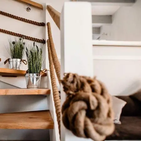 Nadmorski Zaulek * Jastrzębia Góra