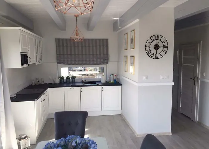 Nadmorski Zaulek * Jastrzębia Góra