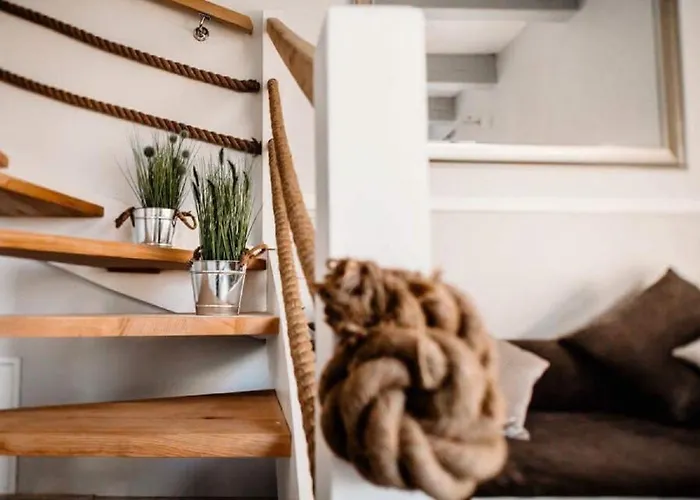 Nadmorski Zaulek * Jastrzębia Góra